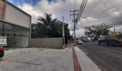 Alugo Sala Comercial Térrea com 105m2, C/ BWC,  ESTACIONAMENTO Bairro Guanabara, Joinville - SC
