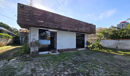 ALUGO CASA COMERCIAL C/ 250M2 - Bairro Anita Garibaldi - Joinville - SC