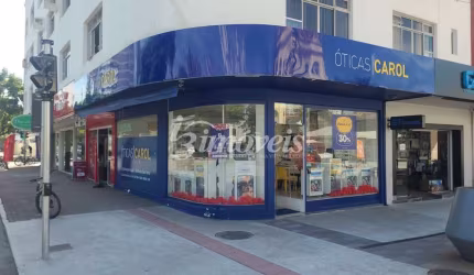 Sala / Loja de ESQUINA, para locação anual no CENTRO, 50m² , Bairro Centro, Itajaí-SC, com grande visibilidade de quem passa.