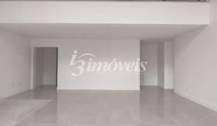 Excelente sala comercial para aluguel ANUAL com ótima localização no bairro Meia praia em Itapema/SC