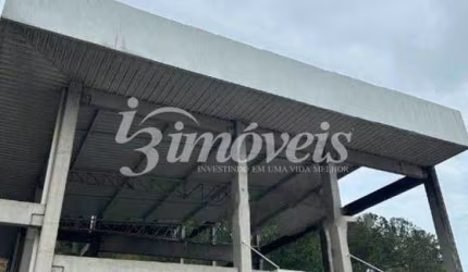 PERFEITO PARA A SUA EMPRESA, Sala EM CONSTRUÇÃO que terá  loja térrea + mezanino + 01 piso para área administrativa para locação em Balneário Camboriú