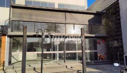 PERFEITO PARA A SUA EMPRESA, sala com mezanino para locação na Praia Brava/SC com grande visibilidade de quem passa.
