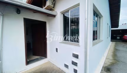 Casa comercial com 3 dormitórios para alugar, 7 vagas - Centro - Itajaí/SC