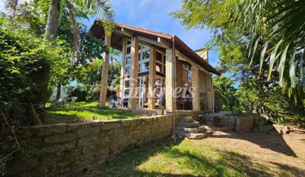 Casa à venda com 192m² e terreno 922m², Praia do Rosa, Imbituba-SC