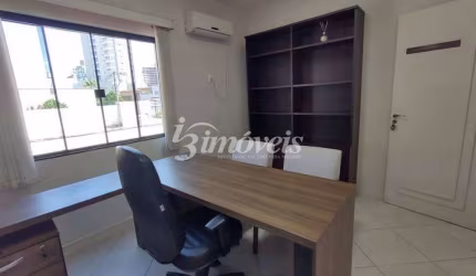 SALA para locação anual APENAS para o ramo de ADVOCACIA, localizada na rua Almirante Barroso, uma das principais ruas do centro de Itajaí/SC.