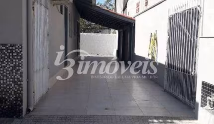 Casa à venda, 2 quartos, com amplo quintal, Bairro São João, Itajaí-SC