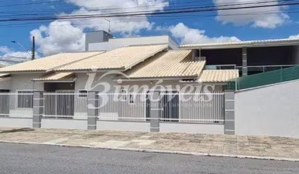Casa com piscina à venda, 4 quartos sendo 1 suíte, 2 vagas, Bairro Cordeiros, Itajaí-SC