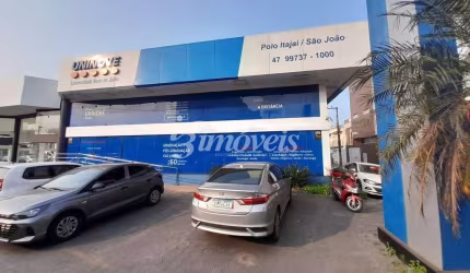 Sala Comercial para Locação Anual com 450m² privativos, sendo 320m² no térreo e 130m² no andar superior, no Bairro São João, Itajaí-SC.