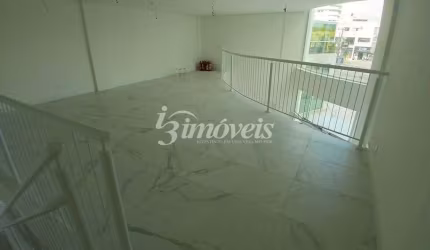 Loja Comercial para Locação Anual, 121m² privativa, com mezanino, Bairro Dom Bosco, Itajaí-SC.
