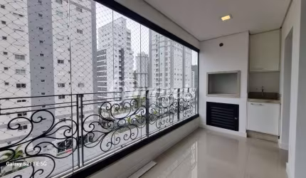 Apartamento para locação anual, semimobiliado, decorado e equipado, com 3 quartos (sendo uma suíte), 2 vagas de garagem, Ópera Club Residence, no bairro Fazenda, Itajaí-SC