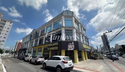 Salas para locação anual de esquina, 1200m² ,Bairro Dom Bosco, Itajaí-SC, com grande visibilidade de quem passa.