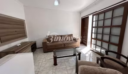 Sobrado para locação anual mobiliada, com 3 quartos (sendo uma suíte), 1 vaga de garagem, no bairro Centro, Itajaí -SC