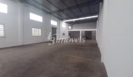 Galpão Comercial para Locação Anual, 275 m² de área privativa, 3 banheiros, escritório, vestiário, Bairro São João, Itajaí-SC