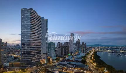 Apartamento cobertura duplex com piscina à venda, possui 5 suítes e 5 vagas privativas, Bairro Fazenda, Itajaí