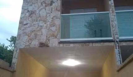 Sobrado com 3 Quartos a Venda, 2 Vagas de Garagem, 2 banheiros sendo 1 suíte mais um lavabo - Perto do Shopping Aricanduva.