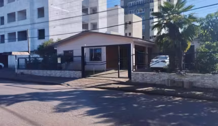 Casa com 3 quartos à venda na Coronel Freitas, 2040, Passo dos Fortes, Chapecó por R$ 660.000