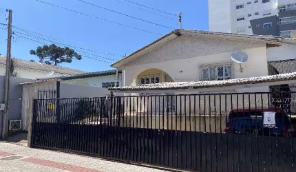 Casa com 3 quartos à venda na Benjamin Constant, 682, Maria Goretti, Chapecó por R$ 935.000