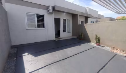Casa com 2 quartos para alugar na Rua Wilma Sartori da Silva, 288, Desbravador, Chapecó por R$ 2.840