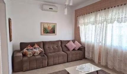 Casa à Venda no Santa Maria, Santos/SP - 3 Quartos, Reformada, 2 Vagas e Quintal Grande