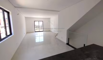 Casa Sobreposta Alta Duplex a Venda com 3 Suítes, Varanda e Piscina, no Embaré em Santos /SP