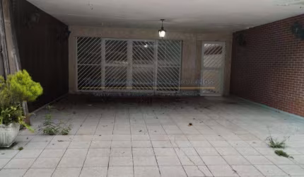 Casa Térrea Locação - R$ 8.800,00 + Iptu - 4 dorm. sendo 1 suie com Piscina e churraqueira - 3 vagas.