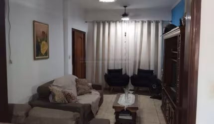 Casa a venda na ZN - 275 m² - Bom Retiro em Santo, 3 dormitórios, 2 banheiros, 4 vagas e Piscina com Churrasqueira
