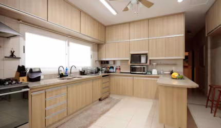Lindo imóvel em um dos mais charmosos residenciais de Alphaville, com 850m² de área de terreno e 980m² de área construíd