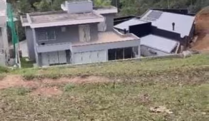 TERRENO EM CONDOMINIO DE ALTO PADRÃO NA ALDEIA DA SERRA - SÓ CASAS NOVAS