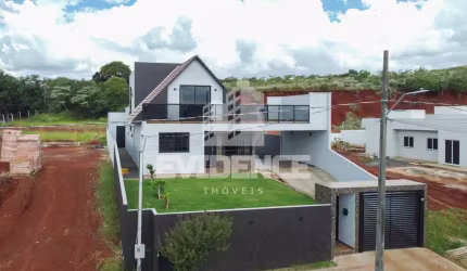 CASA COM TERRAÇO À VENDA, LOCALIZADA NO BAIRRO FRARON