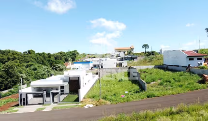 TERRENO À VENDA, LOCALIZADO NO BAIRRO MENINO DEUS