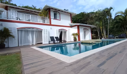 Sítio em Florianópolis com Casa de Alto Padrão