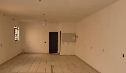 CASA À VENDA COM SALÃO COMERCIAL EM LIMEIRA, SP