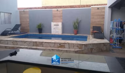 Casa à venda com piscina no Parque das Nações