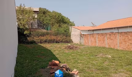 Lote 300 m² à venda no Resd. Village