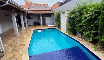 Casa com piscina à venda no Recanto Verde