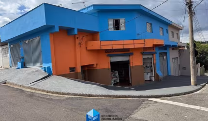 4 salões comerciais + 3 casas de esquina à venda