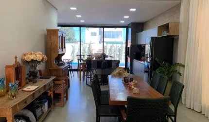 Casa para venda em condomínio no Shopping Park