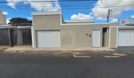 Casa Comercial para locação e venda no bairro Fundinho.