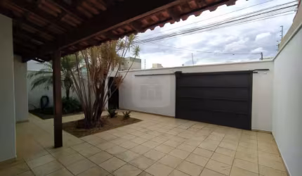 Casa para locação e venda no bairro Alto Umuarama.