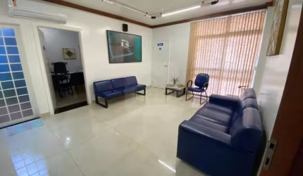Casa Comercial à Venda