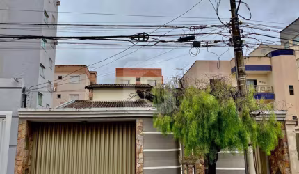 Casa á Venda no Bairro Santa Mônica