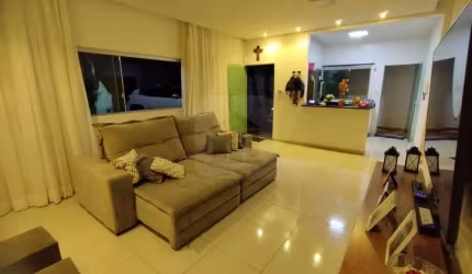 Casa à Venda