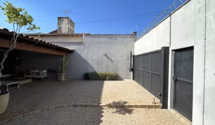 Casa à Venda no Bairro Tabajaras.