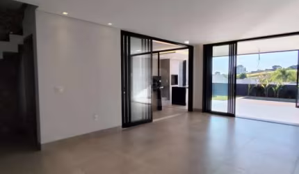 Casa Sobrado à venda em Condomínio fechado na região Sul.