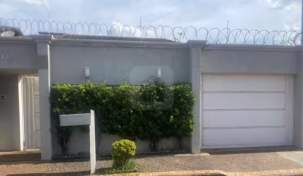 Casa à venda no bairro Tubalina.