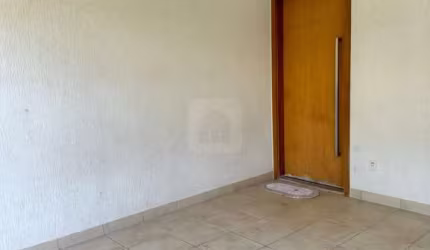 Casa à venda em Condomínio Fechado.