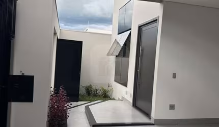Casa Nova Alto Padrão à venda no bairro Interlagos.