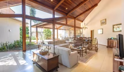 Casa à venda no Condomínio Bosque Karaíba.