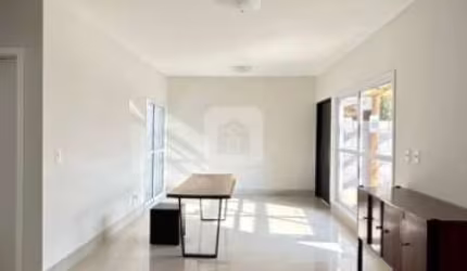 Casa condomínio fechado para venda no bairro Jardim Inconfidência.