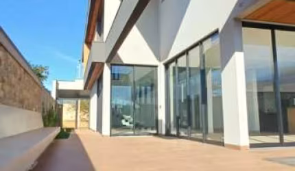Linda casa com piscina e 4 suítes para venda no Bairro Jardim Sul em condomínio fechado na zona sul